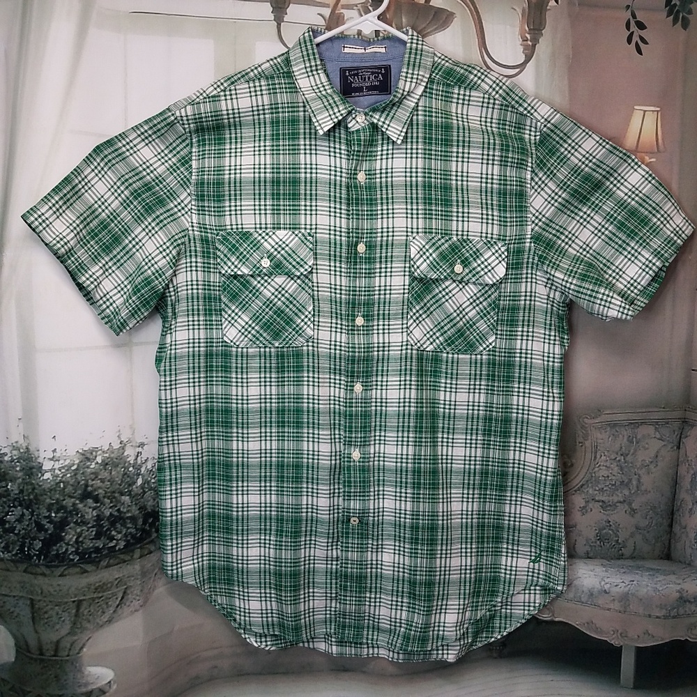 🍁Nautica button down plaid size Large